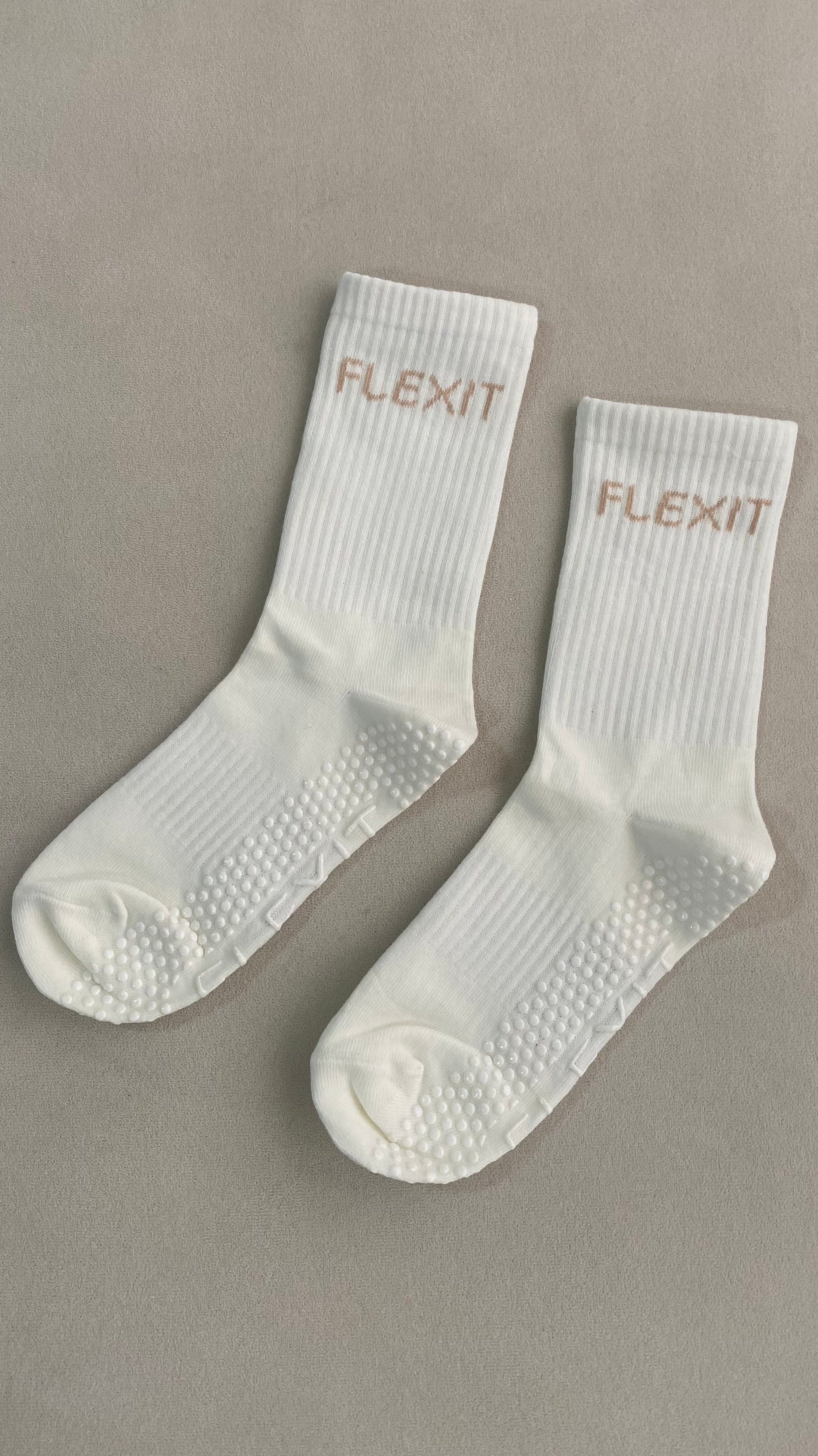 Pilates גרביים שמנת
